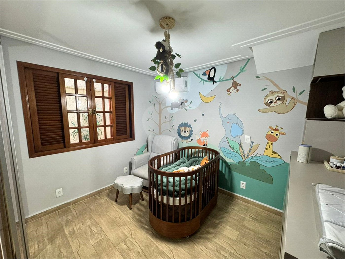 Casa à venda com 3 quartos, sendo 1 suíte, no condomínio Residencial Jardim das Flores 1510, Cotia - SP