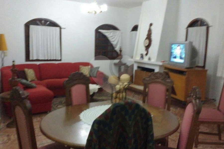 Casa Térrea à venda com 3 quartos, sendo 2 suítes, no Centro, Águas de Santa Bárbara, SP