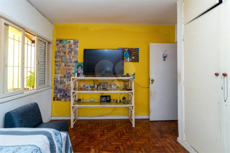 Casa Térrea à venda com 4 quartos, sendo 1 suíte, em Parque Jabaquara, São Paulo, SP