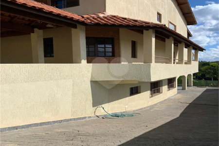 Sobrado à venda com 4 quartos, sendo 3 suítes,  no Centro, Jarinu, SP