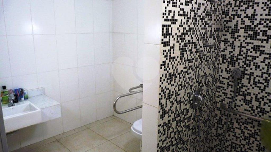 Sobrado à venda com 4 quartos, sendo 3 suítes, em Tremembé, São Paulo, SP