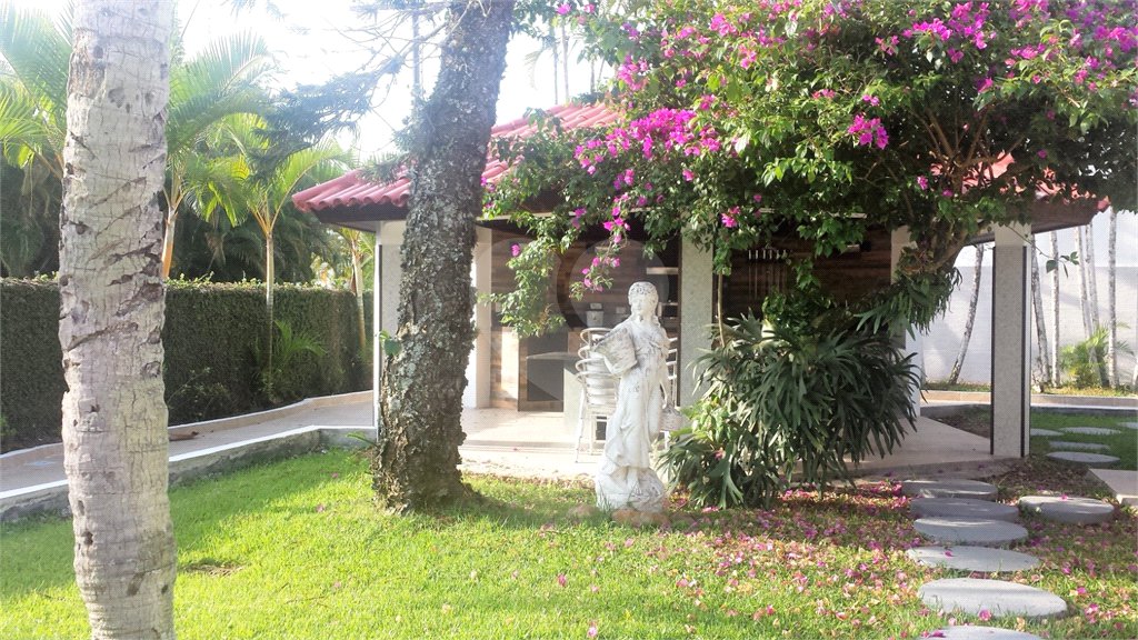 Casa à venda com 8 quartos, sendo 6 suítes,  no condomínio Acapulco, Guarujá - SP