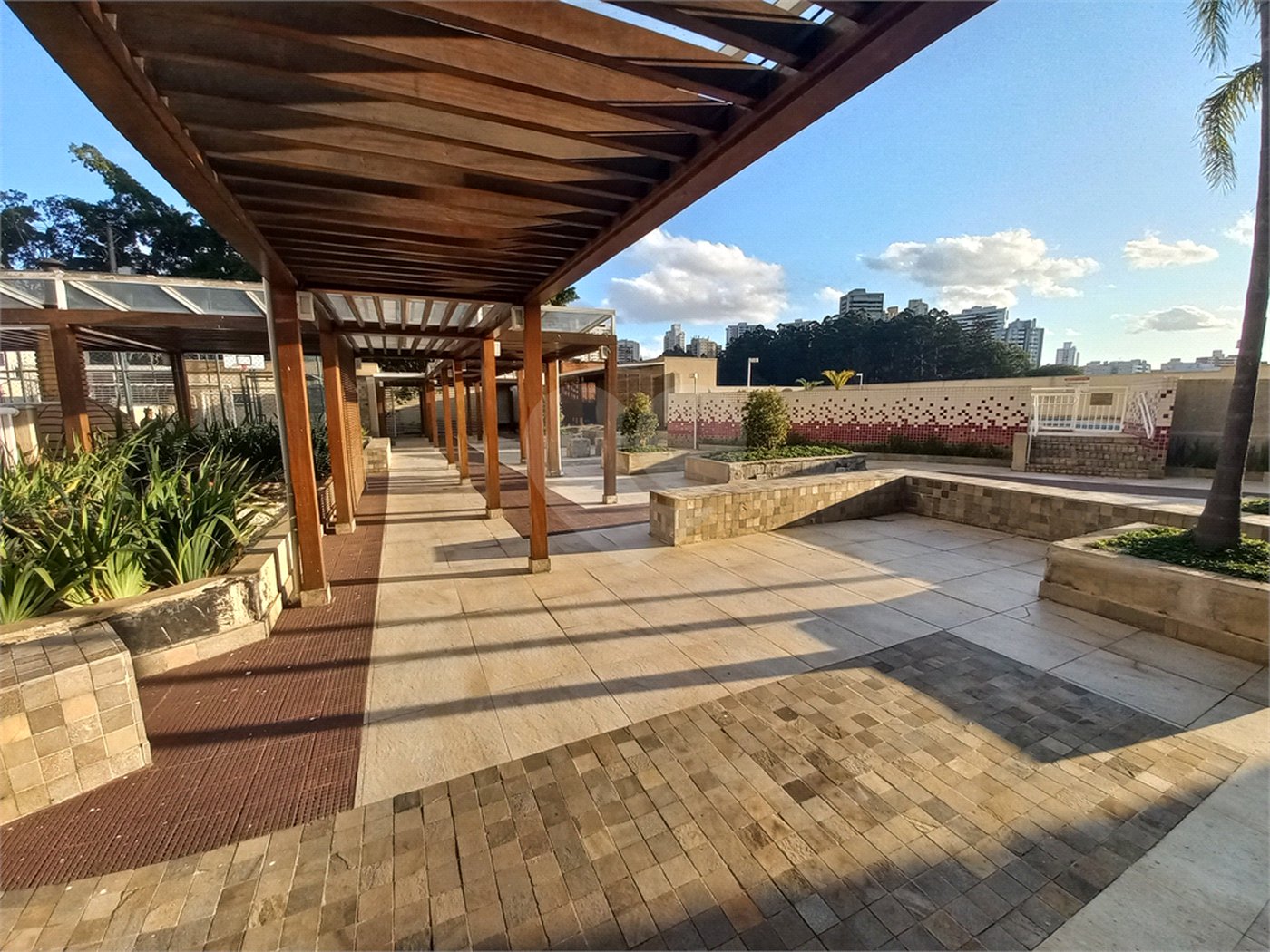 Apartamento à venda ou para alugar com 2 quartos, sendo 1 suíte,  em Fazenda Morumbi, São Paulo, SP