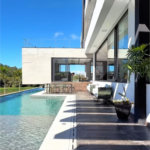 Casa à venda com 3 suítes no condomínio Figueira Garden, Atibaia - SP