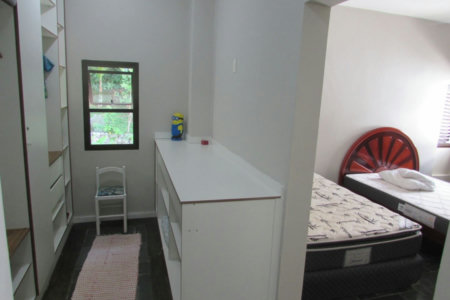 Casa de Alto Padrão com 5 Suítes e Lazer Completo– Guarujá