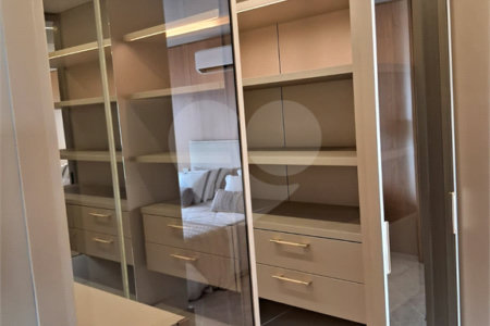 Apartamento à venda com 3 suítes em Moema, São Paulo, SP