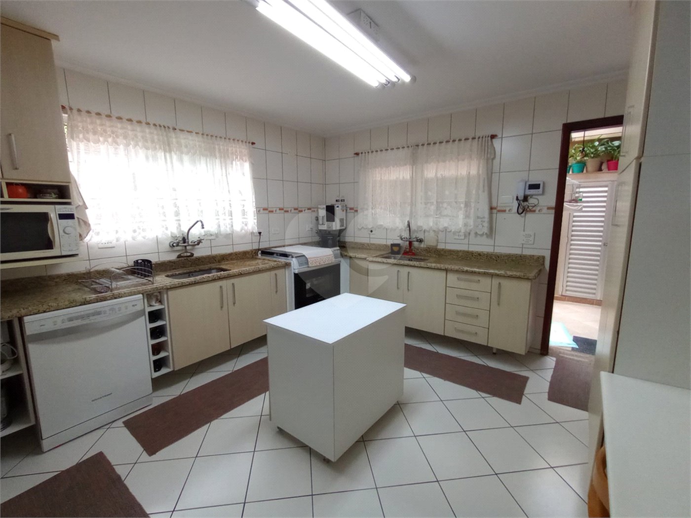 Sobrado à venda com 4 quartos, sendo 1 suíte,  em Jardim Prudência, São Paulo, SP