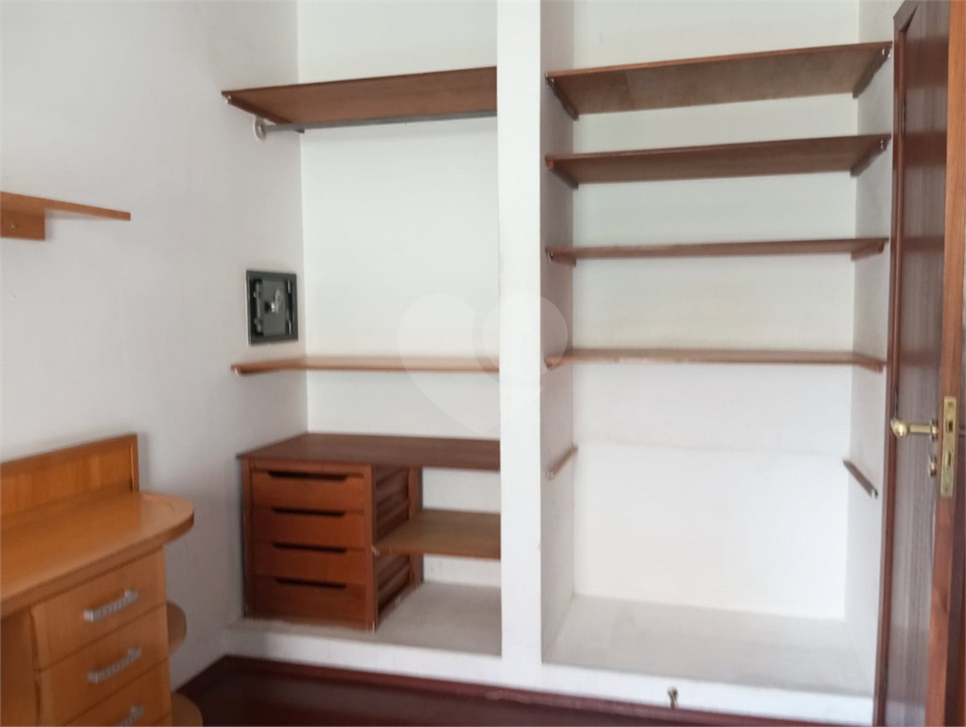 Casa à venda com 3 quartos, sendo 1 suíte, em Vila Nivi, São Paulo, SP