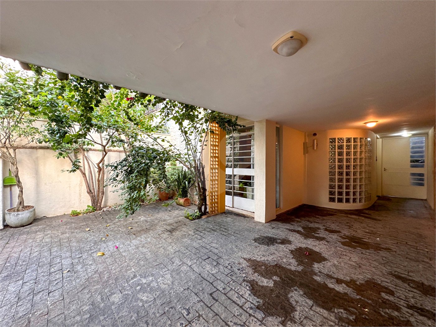 Casa à venda com 3 quartos, sendo 1 suíte,  no condomínio Barão do Triunfo, São Paulo - SP