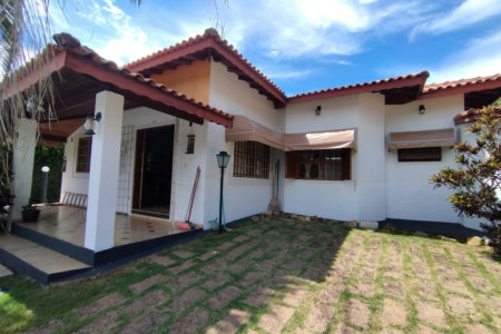 Casa à venda com 3 quartos, sendo 1 suíte, no condomínio Outeiro Das Flores, Itupeva - SP