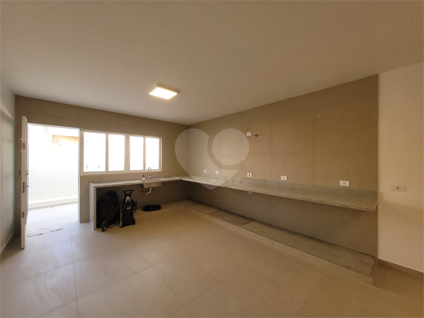 Casa Térrea à venda ou para alugar com 4 quartos, sendo 3 suítes,  em Horto Florestal, São Paulo, SP