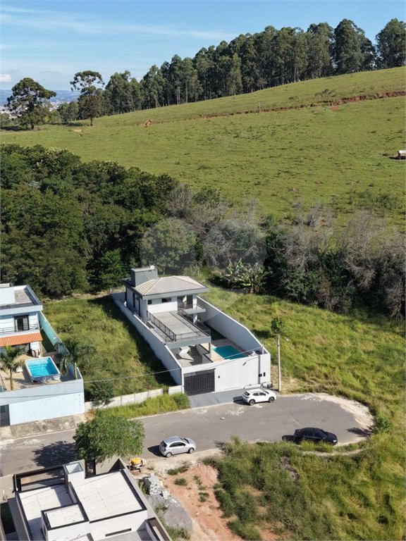 Sobrado à venda com 3 quartos, sendo 1 suíte, em Loteamento Parque Residencial Serras de Atibaia Ii, Atibaia, SP