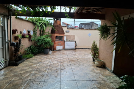 Casa à venda com 2 suítes em Vila Figueira, Suzano, SP