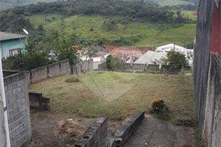 Sobrado à venda com 5 quartos, sendo 1 suíte,  no Centro, Bom Jesus dos Perdões, SP
