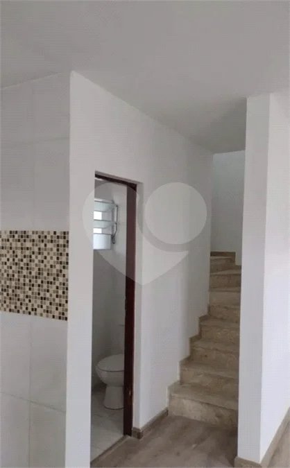 Sobrado à venda com 3 quartos em Jardim Estela Mari, Cotia, SP