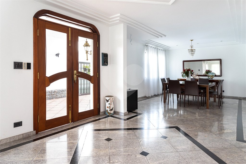 Casa à venda com 4 quartos, sendo 3 suítes, em Vila Mariana, São Paulo, SP