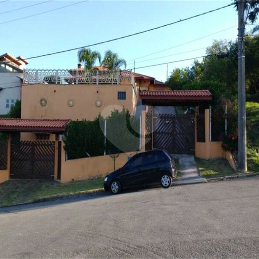 Casa à venda com 3 quartos, sendo 1 suíte, no condomínio Outeiro das Flores 2, Itupeva - SP