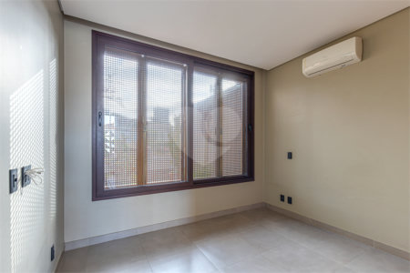 Casa à venda com 4 quartos, sendo 3 suítes, em Vila Nova Conceição, São Paulo, SP