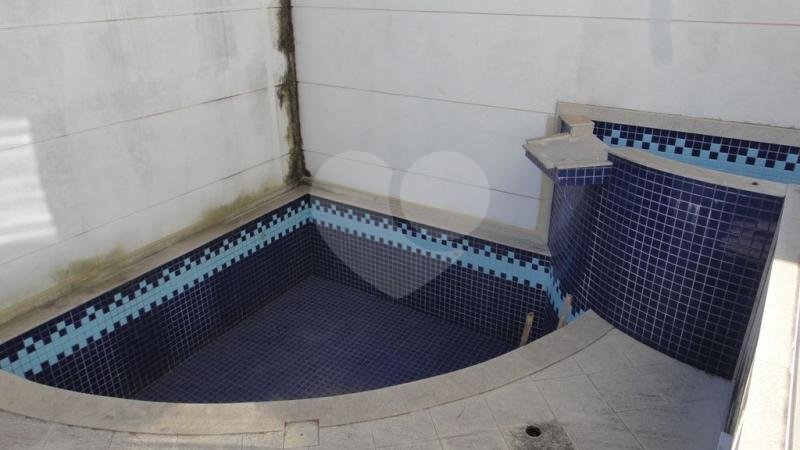 Casa à venda com 3 suítes no condomínio Villa Castanheira, São Paulo - SP