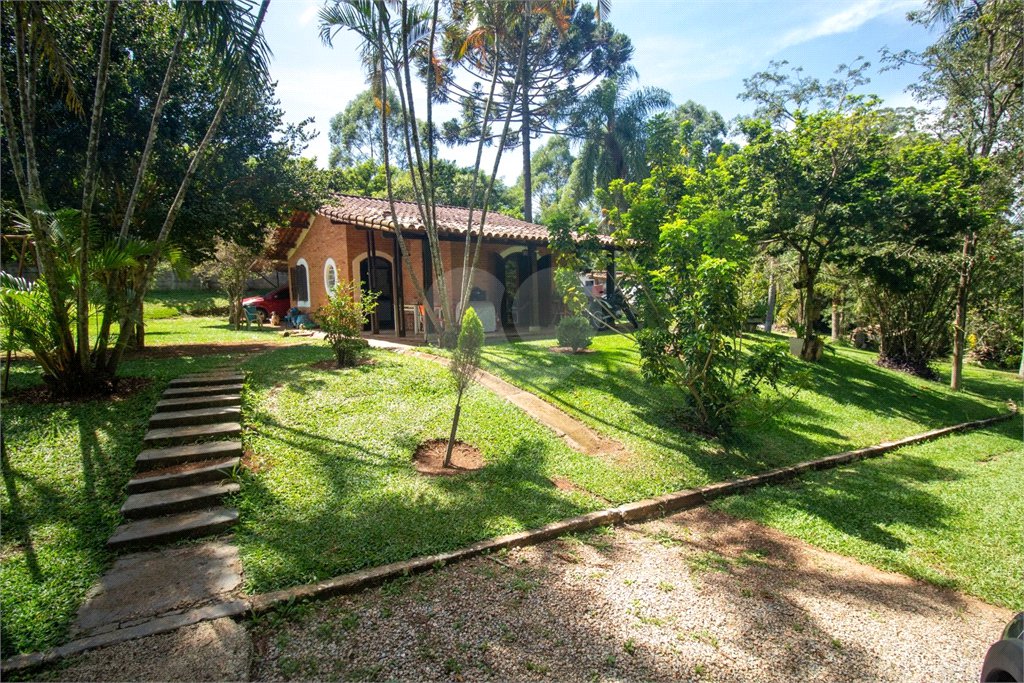 Chácara à venda com 3 quartos, sendo 1 suíte, em Marmeleiro, São Roque, SP