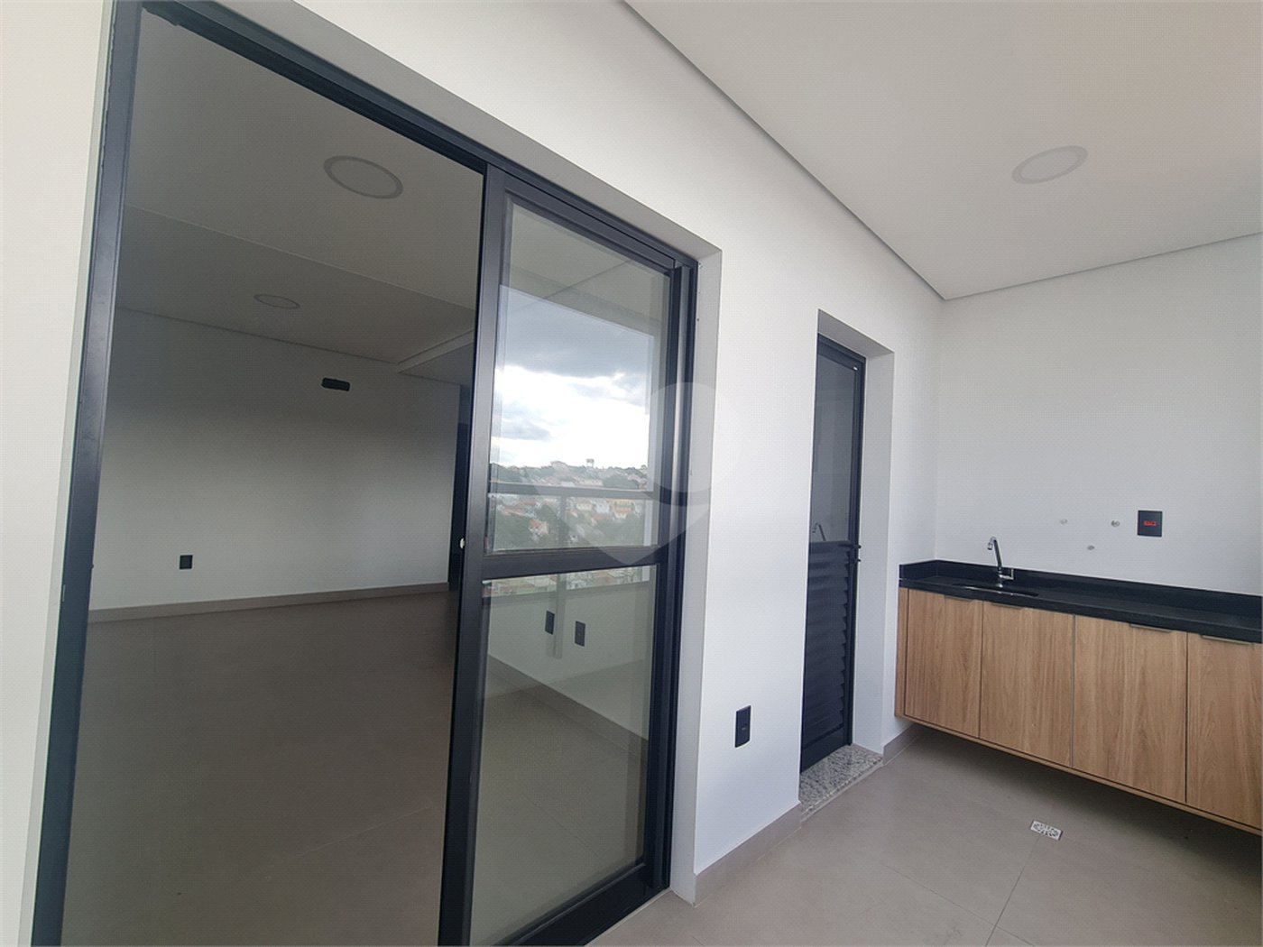 Apartamento à venda com 3 quartos, sendo 1 suíte,  em Jardim Refúgio, Sorocaba, SP