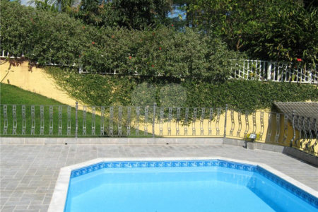 Casa à venda com 4 quartos, sendo 2 suítes, no condomínio Estância Marambaia, Vinhedo - SP