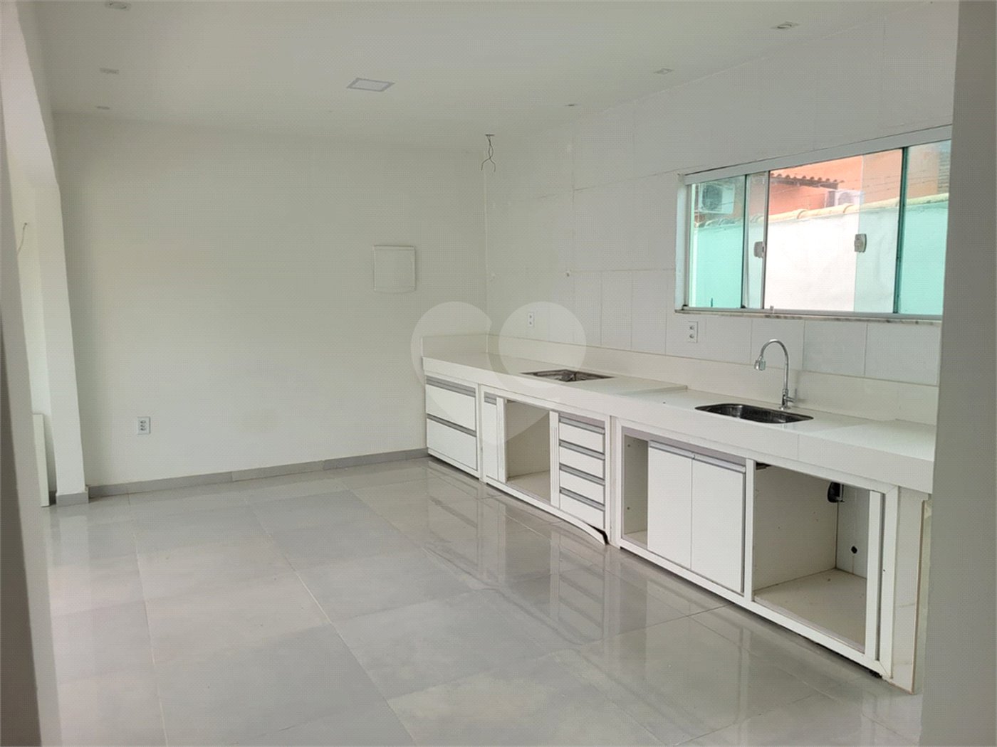 Terreno em condomínio à venda com 3 quartos, sendo 2 suítes, em Caravelas, Armação dos Búzios, RJ