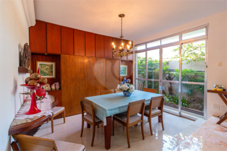 Casa à venda com 3 suítes em Chácara Monte Alegre, São Paulo, SP