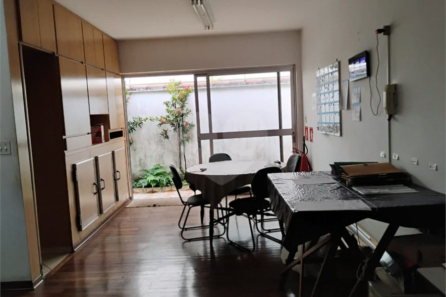 Espaçosa casa à venda na Vila Mascote