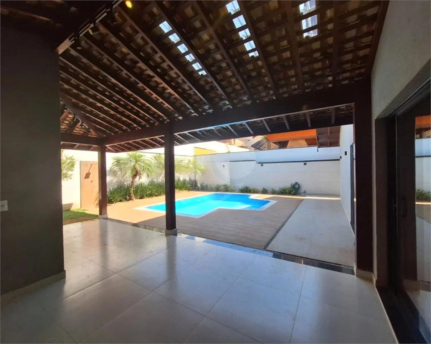 Sobrado à venda com 3 suítes em Condomínio Residencial Terras do Caribe, Valinhos, SP