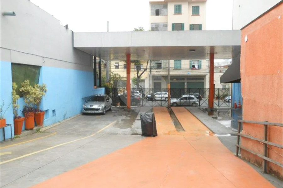 Terreno na Barra Funda. Espaço para posto de gasolina e farmácias em ótima localização