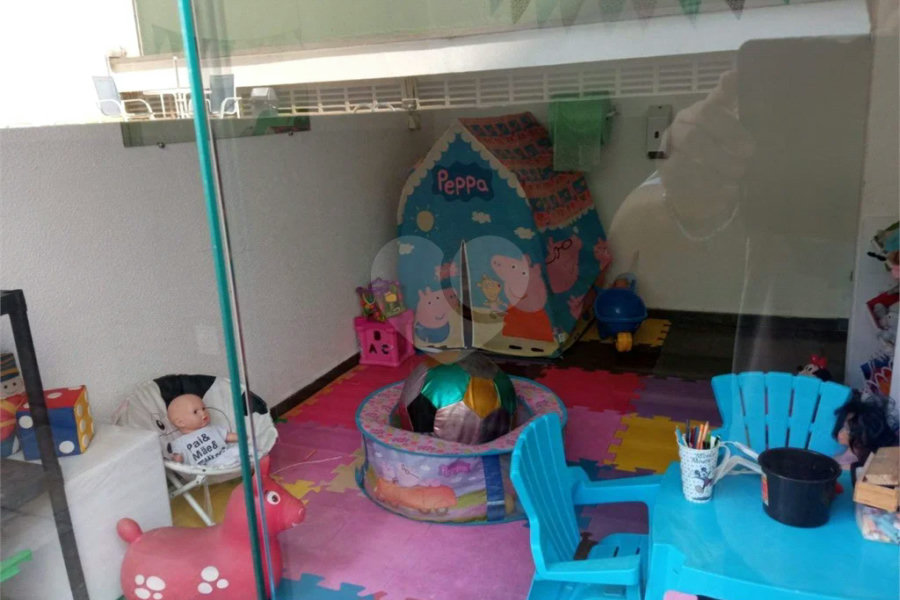 Lindo apartamento, muito bem conservado, com bom espaço interno.