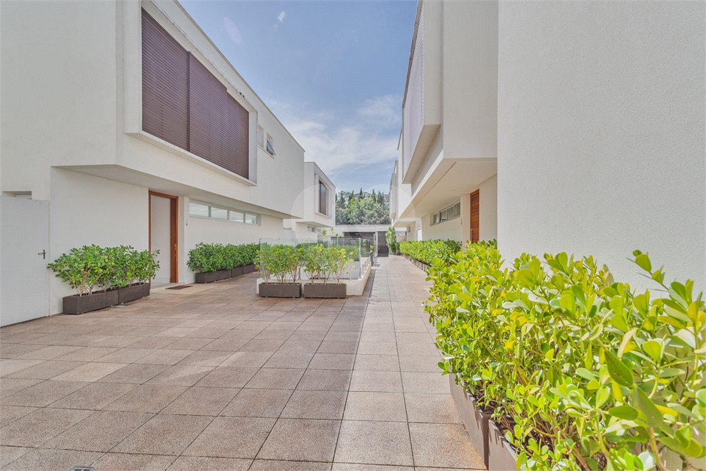 Casa à venda com 4 suítes no condomínio Villagio Quadrifolio, São Paulo - SP
