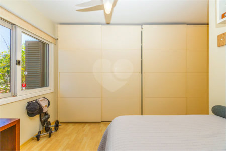 Casa à venda com 4 quartos, sendo 3 suítes, em Interlagos, São Paulo, SP