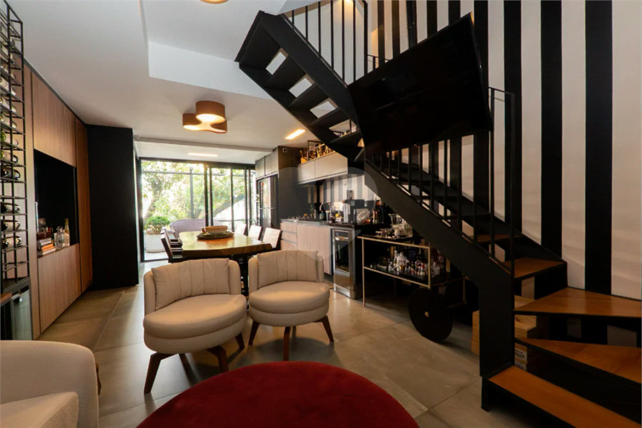 Casa em Condomínio | 98,40 m² | 2 Suítes | Rooftop com Jacuzzi | 2 Vagas | Porteira Fechada