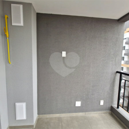 Apartamento à venda no Belém proximo do metro a 50 metros.Com 40m² 1 dormitório 1 vaga coberta,sacada infra estrutura de ar condicionado.Aceita e estuda Permuta.