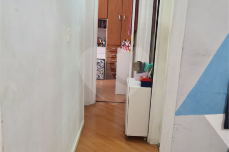 Apartamento com 3 dormitórios, sendo 1 suíte.