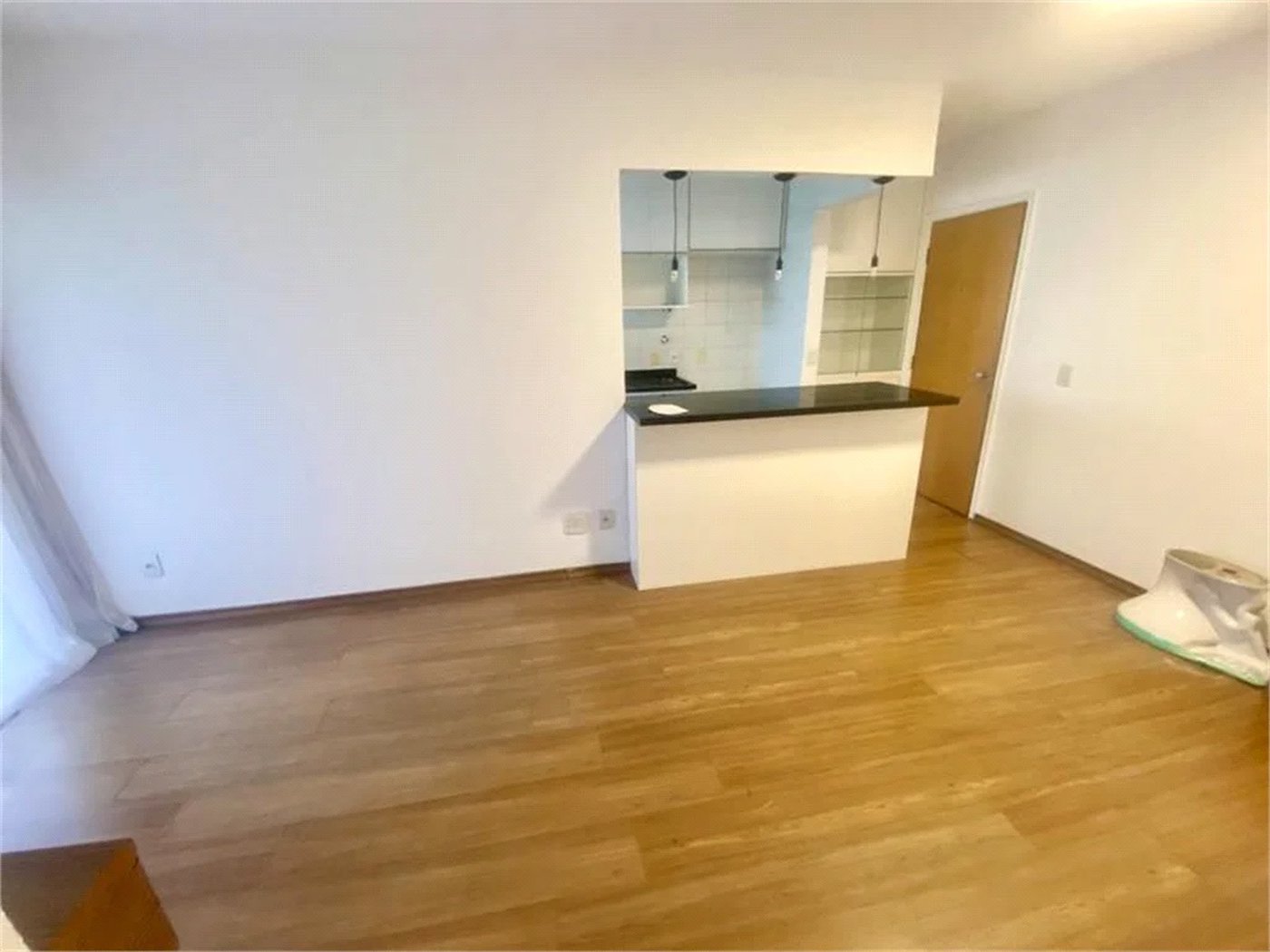 Apartamento com 2 dormitórios , uma suíte e 2 vagas cobertas . Excelente Valor