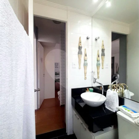 Apartamento com 2 quartos e 1 banheiro