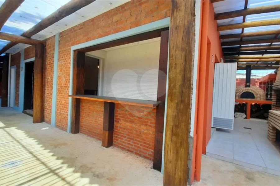 EXCELENTE CASA COMERCIAL EM ESQUINA, OPORTUNA E MAIS QUE ESPECIAL. Venha Conferir.