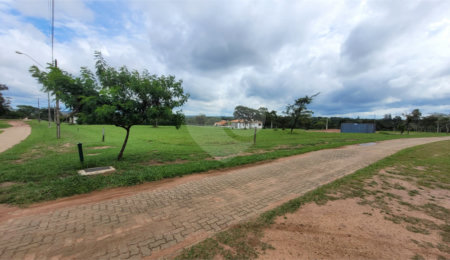 Terreno à venda no condomínio Vila Pinhal, Itirapina - SP