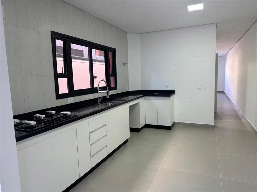 Casa à venda com 3 quartos, sendo 3 suítes, no condomínio Residencial The Square Village, Cotia - SP