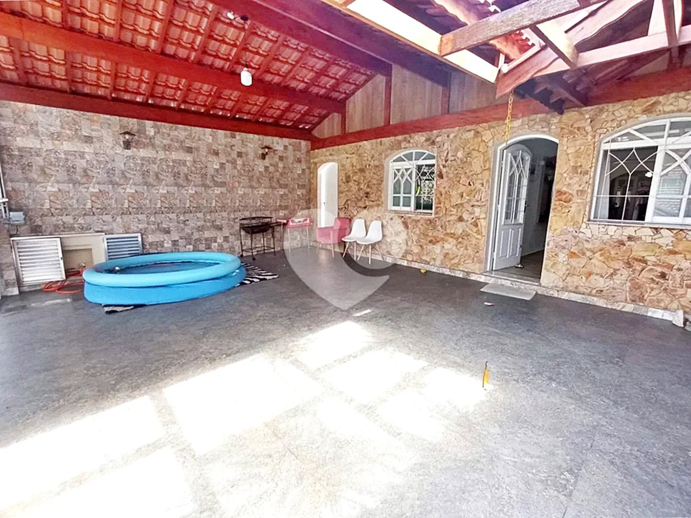 Casa Santa Teresinha | 4 Suítes | 280m² | 3 Vagas | Excelente Localização