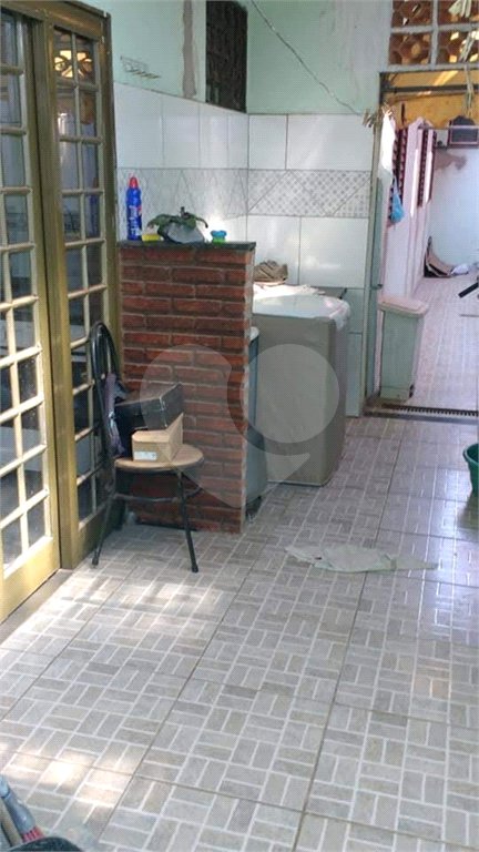 Casa térrea no Loteamento Habitacional São Carlos 1, sendo 3 Dormitórios e 1 suíte