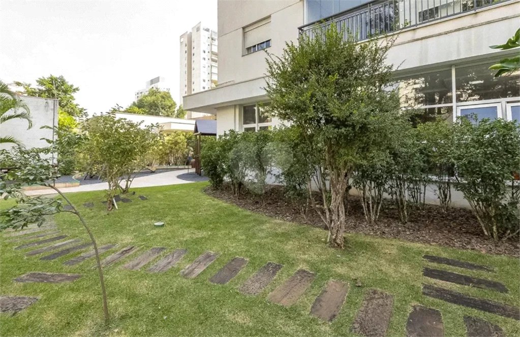 Apartamento à venda com 3 quartos, sendo 1 suíte, em Parque Reboucas, São Paulo, SP
