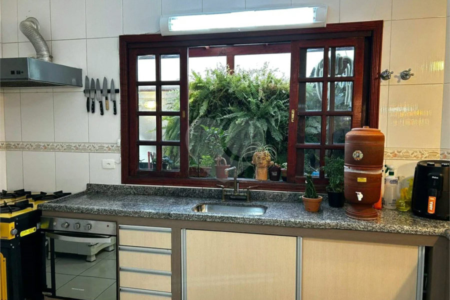 Excelente Sobrado na Vila Matilde. Venha fazer uma visita.