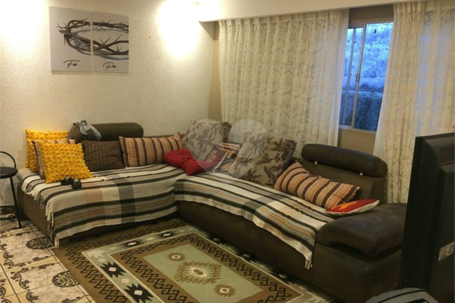 Terreno com 350m2 de área total, localizado no melhor da Vila Santa Catarina !!