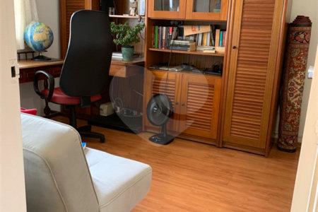 EXCELENTE APARTAMENTO 3DRMS 1STE - AREJADO E ILUMINADO NATURALMENTE