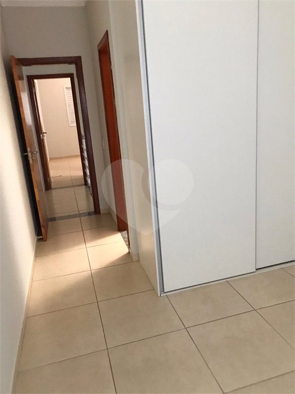 Indaiatuba - Sobrado para venda e Locação - Jardim Nely em Indaiatuba - R$ 425.000,00 - aceita parte em permuta - Bairro tranquilo com fácil acesso a rodovias, Shopping Polo Parque Mall - Assai, Polo shopping - Com duas suítes sendo uma com sacada, , lavabo. área de serviço , 2 vagas, portão ele