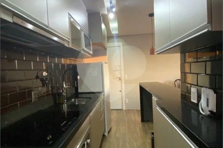 EXCELENTE APARTAMENTO Localizado no bairro do Bom Retiro próximo à Avenida Santos Dumont, com acesso
